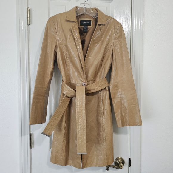 Express Y2K Crinkle Leather Belted Camel Coat Size 1/2 - Picture 2 of 16